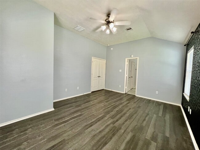 Building Photo - 3210 Blue Bonnet Dr