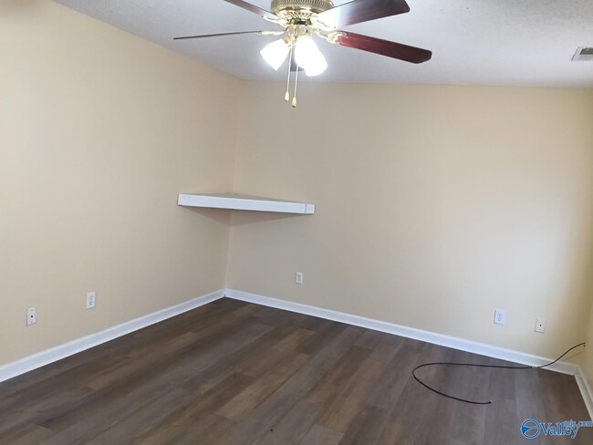 Building Photo - 217 Falcon Ridge Dr