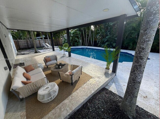 Building Photo - 2900 SW 16th St