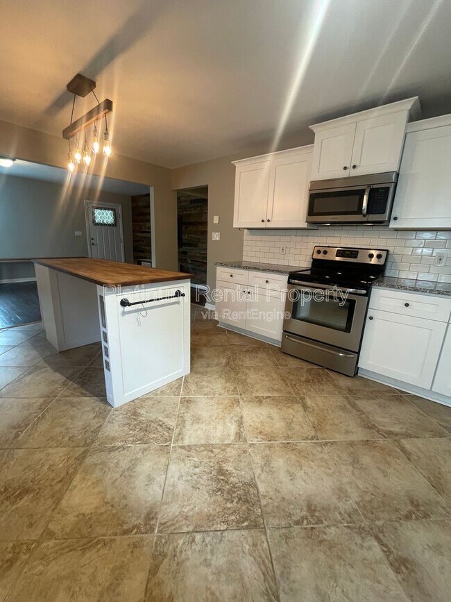 Building Photo - 2706 White Oak Dr