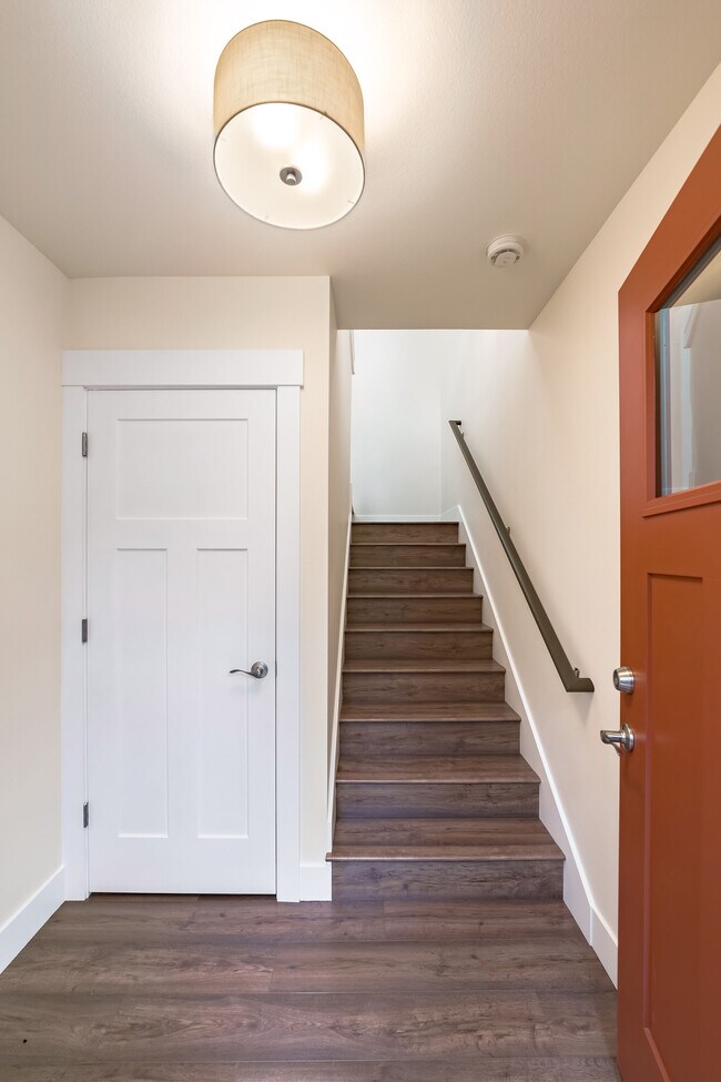 Building Photo - 5532 NE 31st Ave