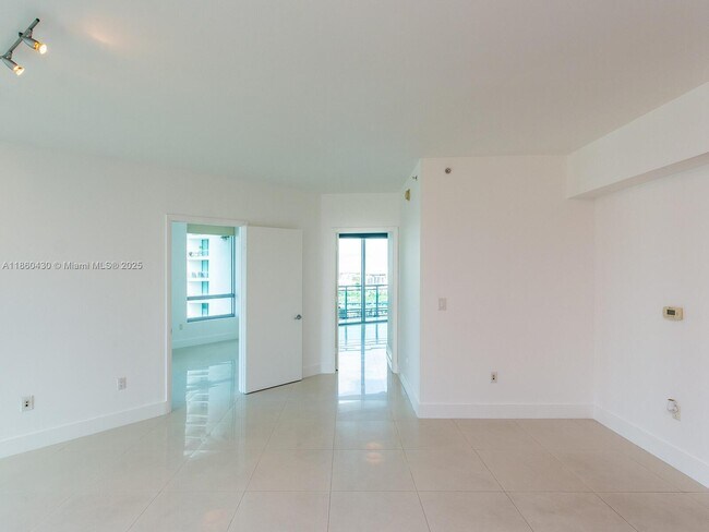 Building Photo - 350 S Miami Ave