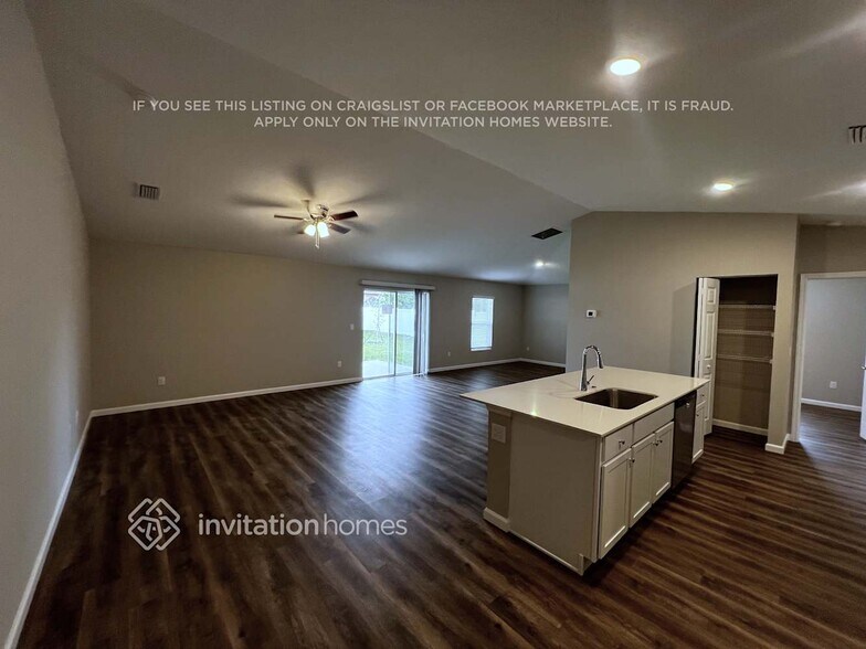 Building Photo - 3851 SW Janiga St