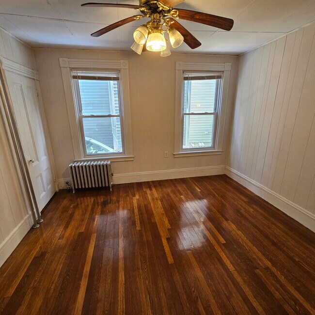 Building Photo - 384 Washington St