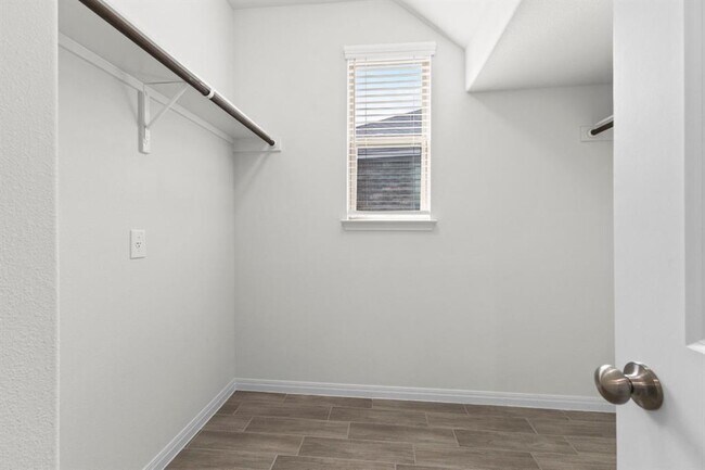 Building Photo - 104 Scenic Hills Cir
