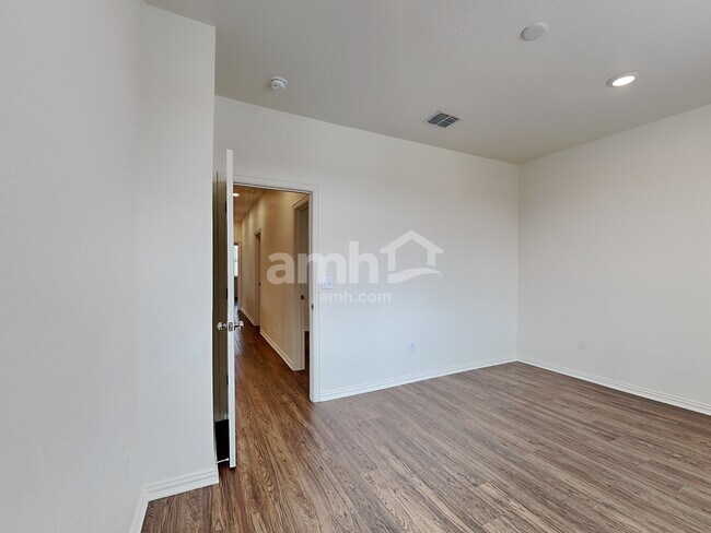 Building Photo - 2737 Wolfcreek