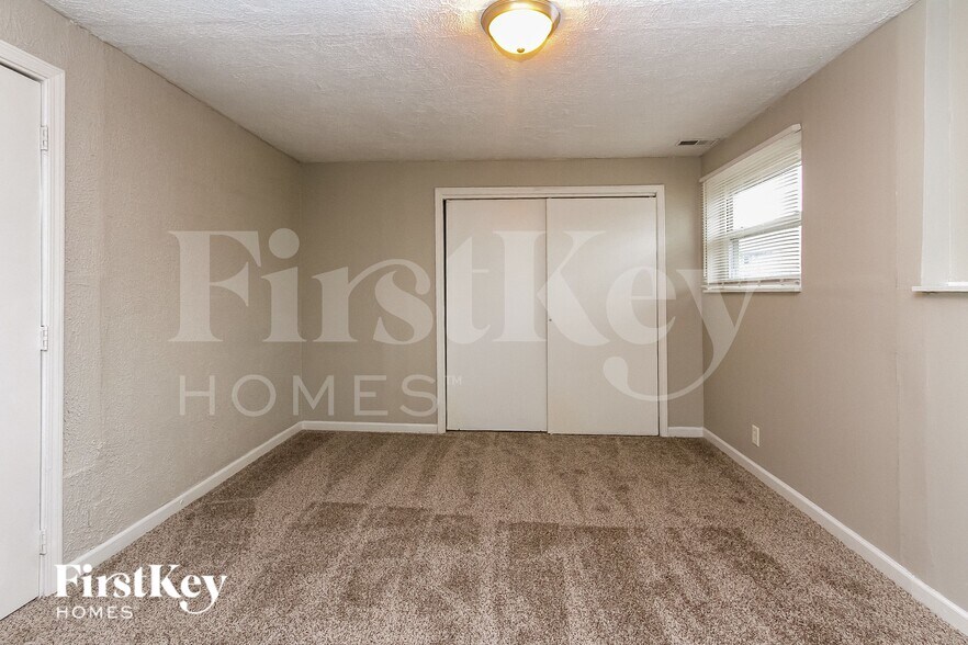 Building Photo - 5717 Hacienda Ct