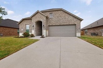Building Photo - 2804 Cain Dr