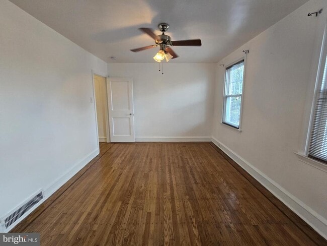 Building Photo - 831 Fanshawe St