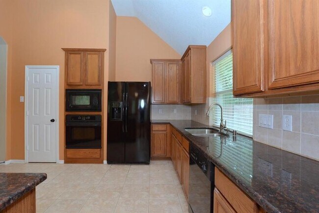 Building Photo - 1523 Stone Canyon Dr