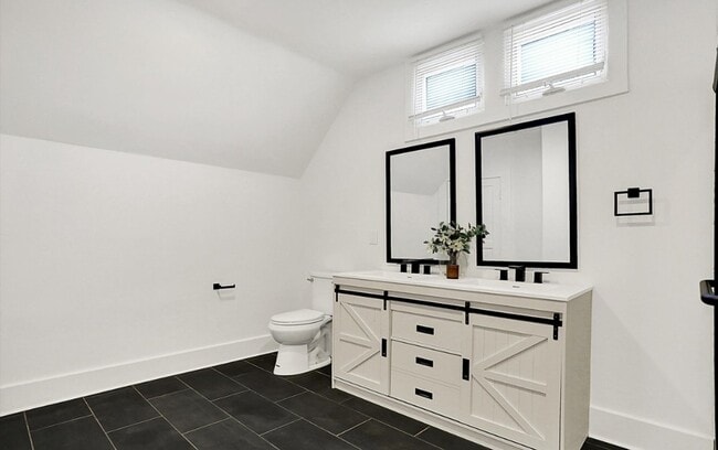 Building Photo - 3 Bed Home Accepting section 8 housing vouchers!