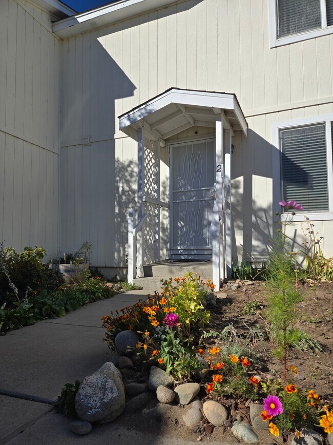 Primary Photo - 1290 Redwood Cir