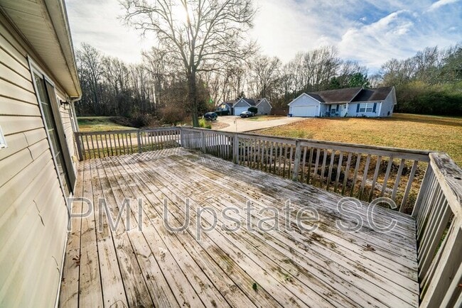 Building Photo - 335 Monti Dr