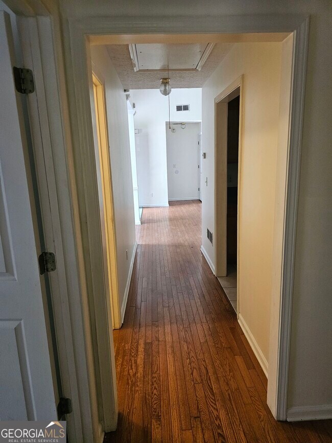 Building Photo - 40 Summerwood Ln