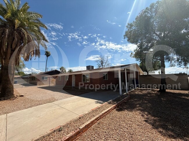 Building Photo - 4702 E Cooper St