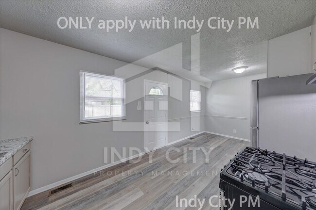 Building Photo - 7838 Ridgewood Dr