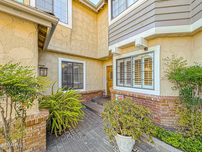 Building Photo - 29717 Strawberry Hill Dr