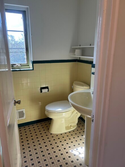 Shower and full bathtub with heat lamp - 36 Pierce Rd