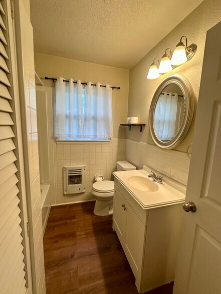 Building Photo - 1316 Eastview Dr