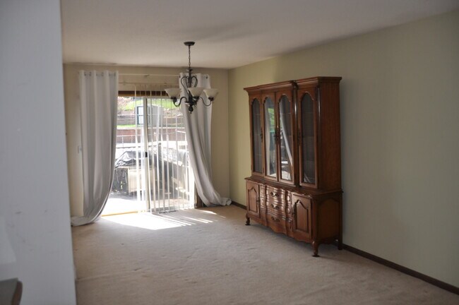 Building Photo - 836 S 131st St