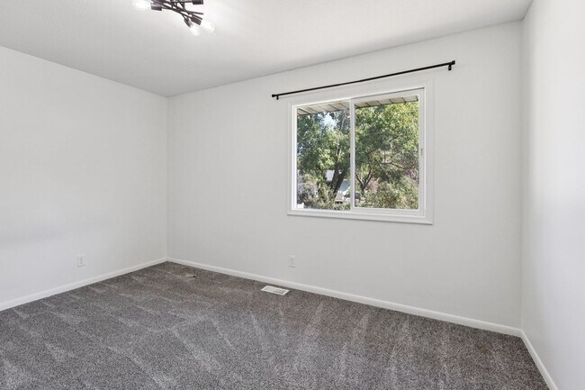 Building Photo - 1636 SW 16th St