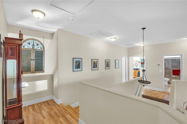 Building Photo - 3824 Sunking St