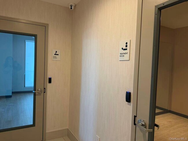 Building Photo - 131-02B 40th Rd