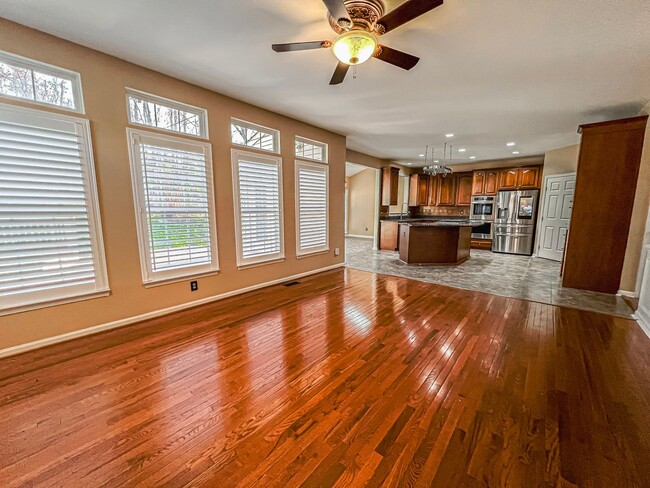 Building Photo - Stunning 4 Bedroom 3 Bathroom Brick Home W...