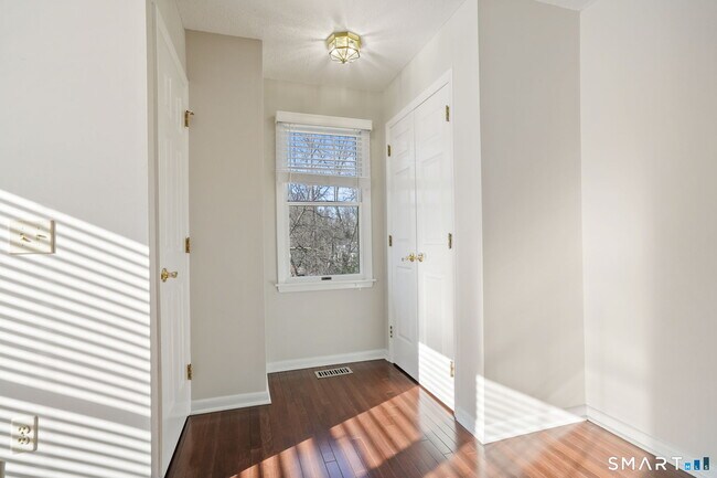 Building Photo - 51 Brittania Dr