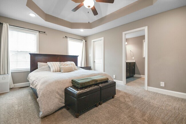 Building Photo - Pet Friendly Three Bedroom with Bonus!