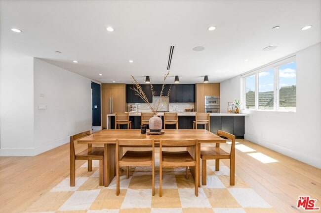 Building Photo - 656 California Ave