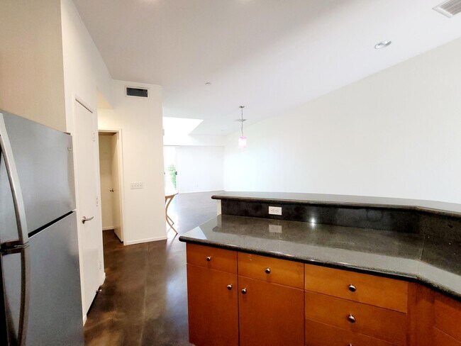 Building Photo - 3545 Sunburst Blvd