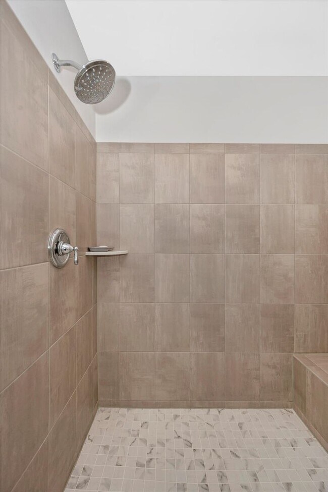 Building Photo - The Enclave At Gambrill View