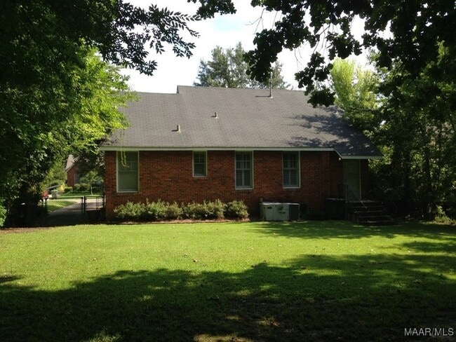Building Photo - 1458 Watson St