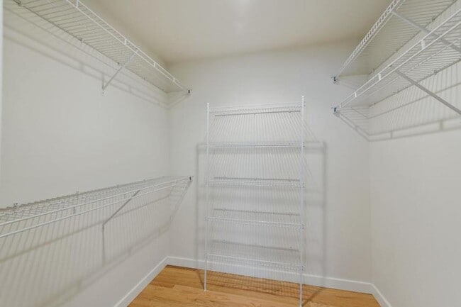 Building Photo - 3 bedroom in Bellevue WA 98007