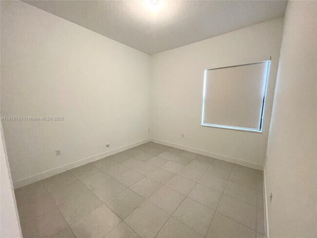 Building Photo - 4506 SW 174th Ave