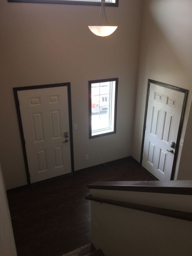 Building Photo - 3 Bed 2 Bath Twin Home