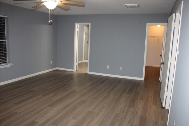 Building Photo - 8143 Sanders Forest Ct