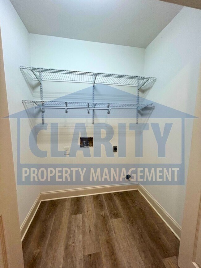 Building Photo - Two bedroom townhome in Downtown Cleveland!