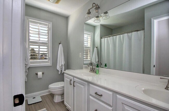 Building Photo - 5106 Tropicana Dr