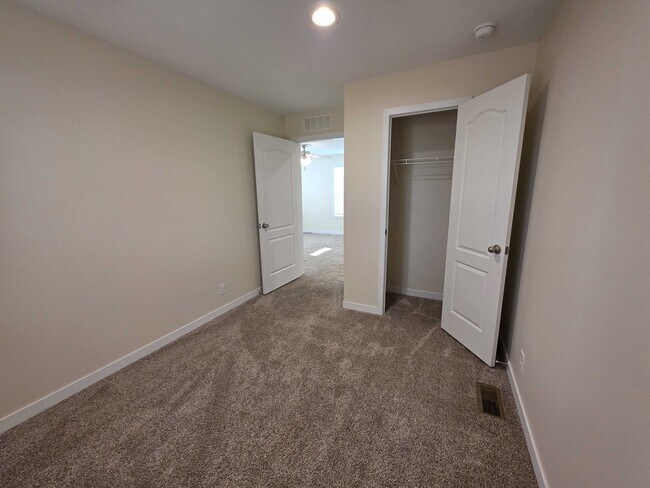 Building Photo - 3678 Hawthorne St