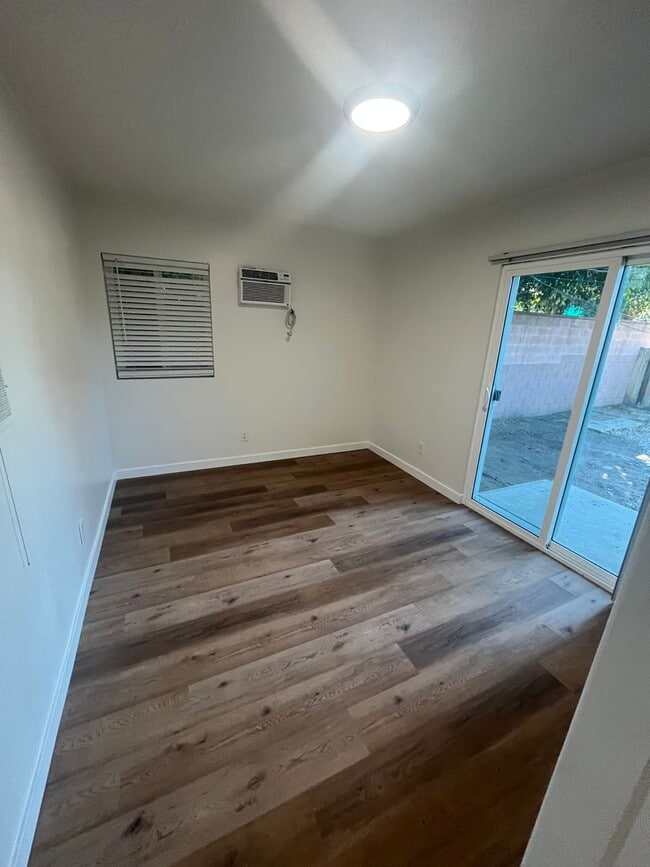 Building Photo - 334-336 E School St.