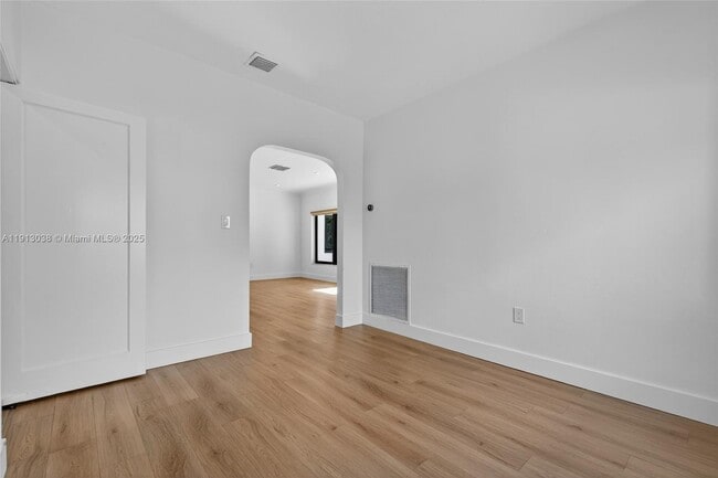 Building Photo - 465 NE 52nd St