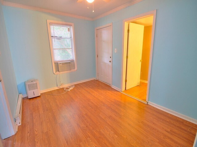 Building Photo - Spacious 1 Bedroom 1 Bath Home With Large ...