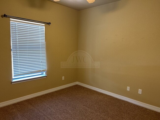 Building Photo - 203 Weeping Willow Ct