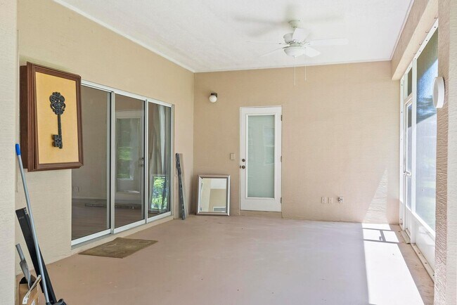 Building Photo - 24 Lakecliff Dr