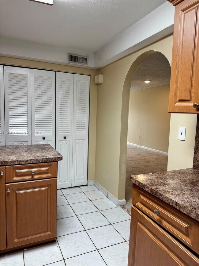 Building Photo - 6312 SW 139th Ct