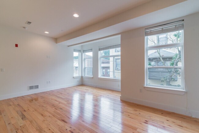 Building Photo - 916 N 19th St