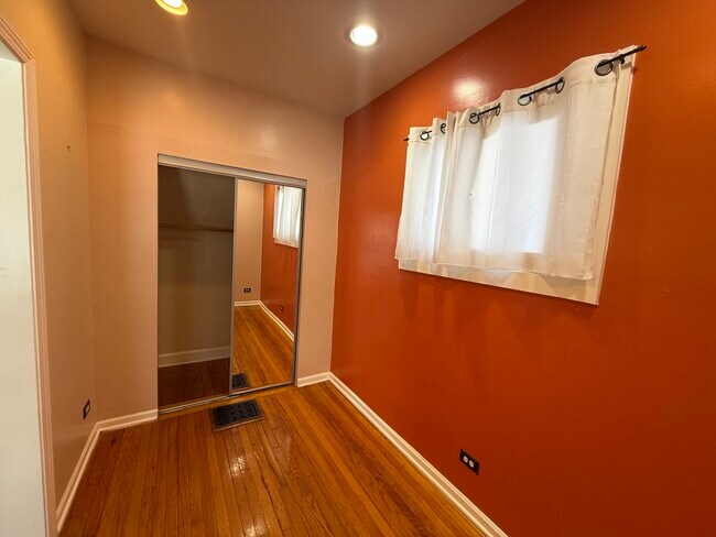 Building Photo - 840 N Austin Blvd