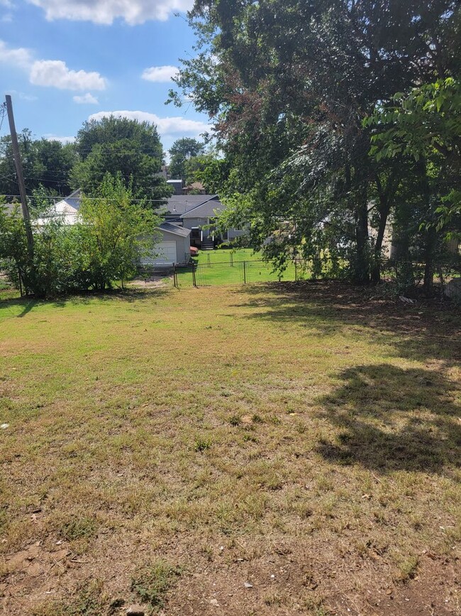 Building Photo - Double gable craftsman home with walkout b...